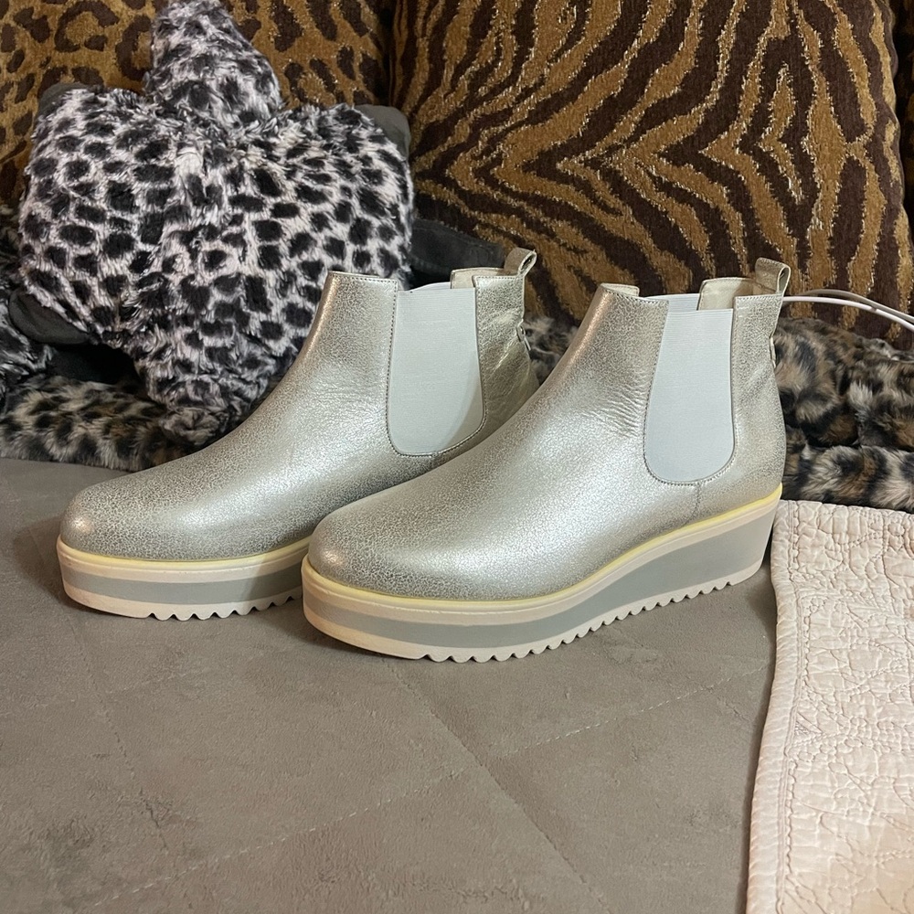 NWOT platform boots